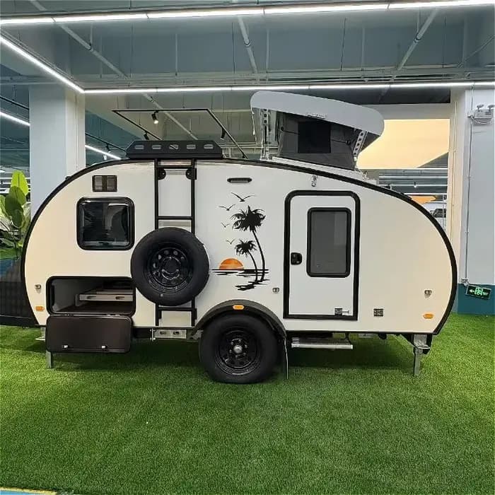 Roulotte de camping Teardrop avec cabine isolée et système de ventilation de toit pour les voyages sur route