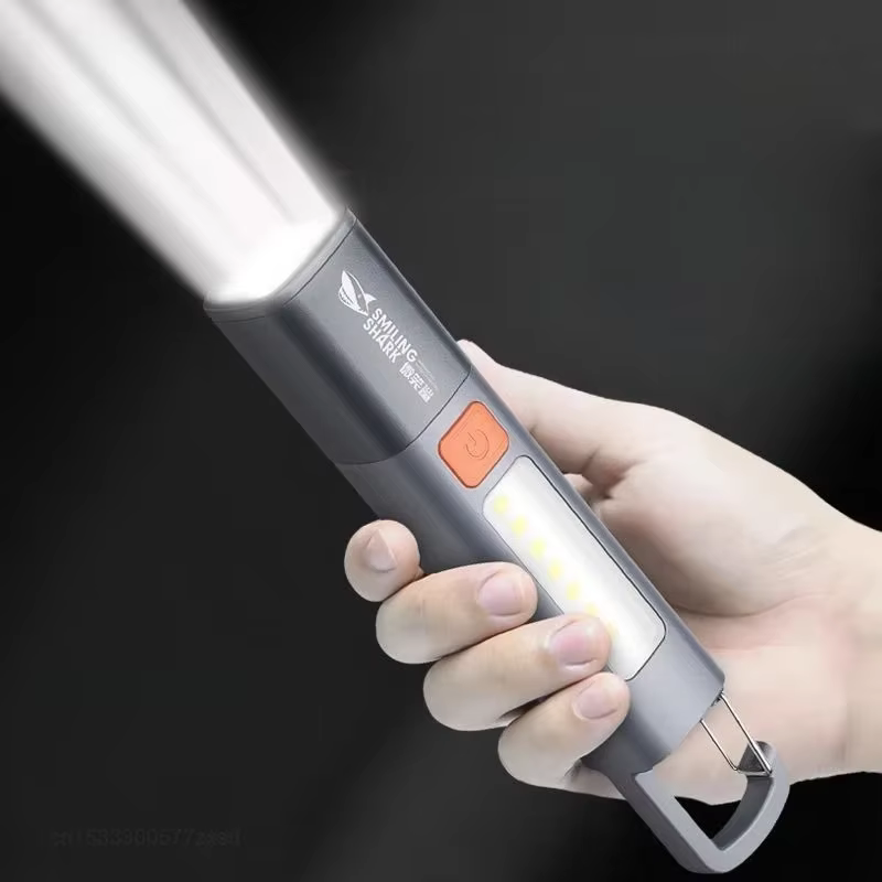 SMILING SHARK lampe de poche extérieure lumière forte mise au point Variable avec projecteur lumière
