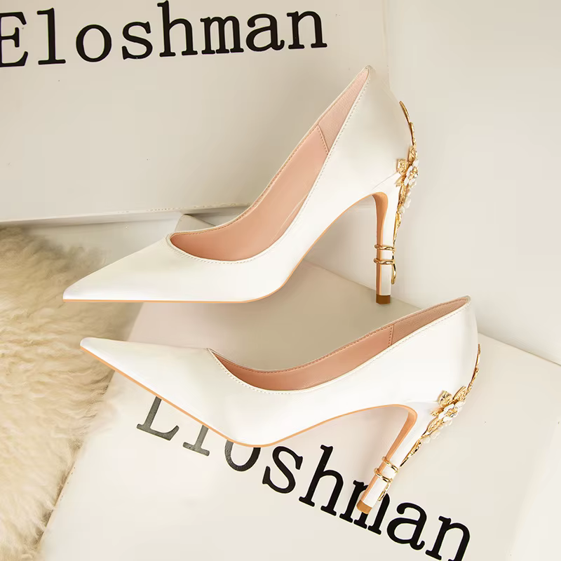 Femmes de luxe talons hauts fleurs en métal talon cristal chaussures de mariée mode soie femmes chau