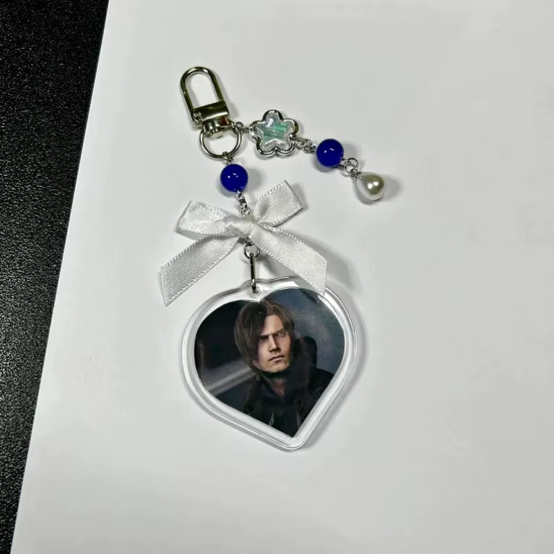 Porte-clés perlé inspiré des jeux vidéo ! |   Accessoire de jeu vidéo : porte-clés Leon Kennedy Ablu