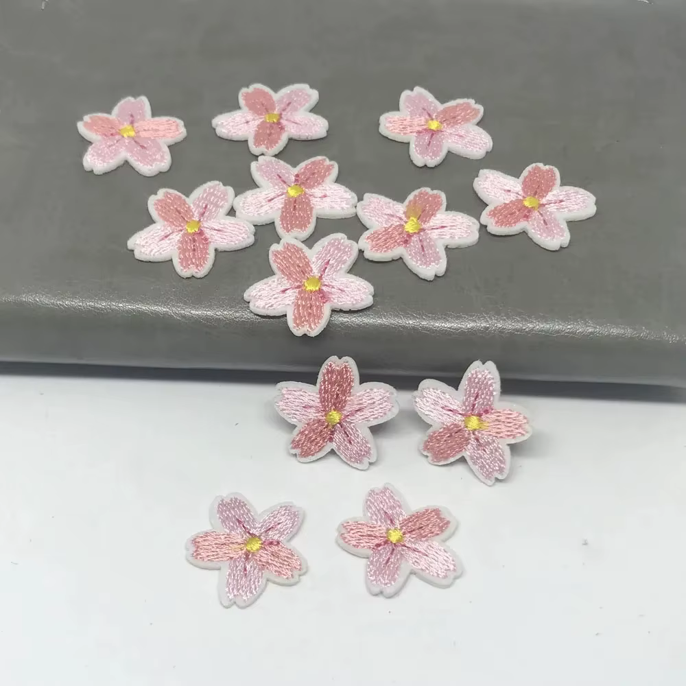Lot de 10 patchs brodés fleurs de cerisier roses, décoratifs pour vêtements et sacs, à coudre, 2,5 x