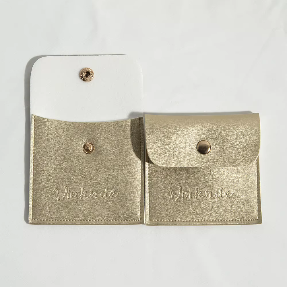 Pochette de luxe en cuir doré pour bijoux