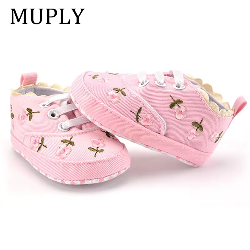Chaussures souples brodées de fleurs en dentelle blanche pour bébé fille, souliers pour enfant, nouveau-né, marche, premiers pas