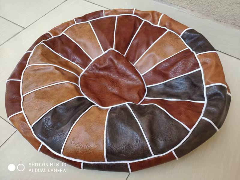 Pouf marocain en cuir PU, pouf artisanal Hassock bitions oman, repose-pieds rond, grand coussin en cuir Él, 50x50x30cm, Un197