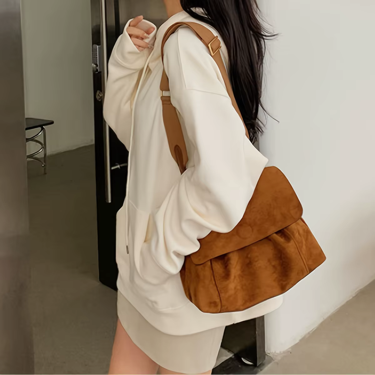 Sac à bandoulière en cuir suédé pour femmes, sacoche à bouton magnétique, grande capacité, fourre-tout en velours pour sortie de travail, usage quotidien