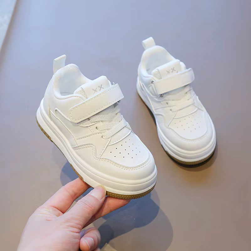 Chaussures blanches pour enfants printemps et automne chaussures de sport pour enfants anti-dérapant léger garçons chaussures de planche semelle souple bébé chaussures décontractées