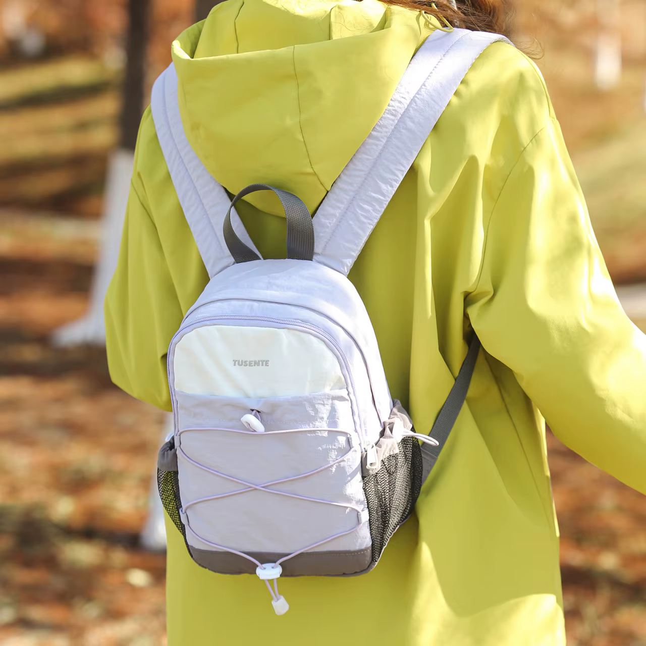 Sac à dos léger de style sportif avec blocs de couleur