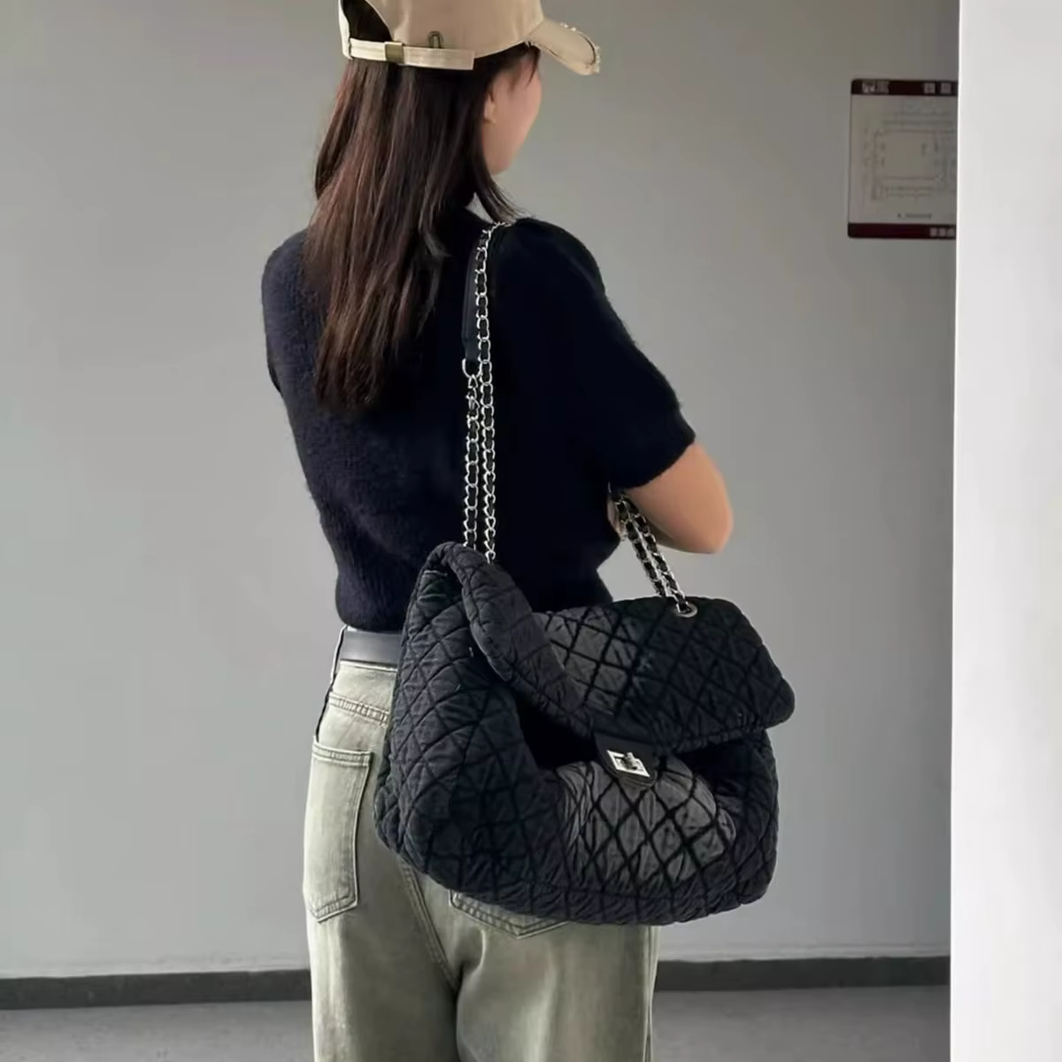 Petit sac d'itinéraire en denim teint à l'encre d'eau de parfum 2025 Nouvelle version coréenne Sac à bandoulière simple avec chaîne en diamant Grande capacité Cro...