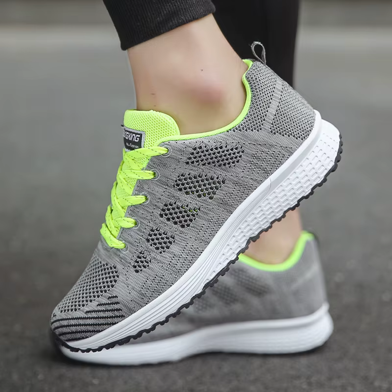 Baskets pour femmes chaussures de Tennis en plein air 2025 nouvelle mode maille à lacets femmes chaussures chaussures de course décontractées plat blanc chaussure vulcanisée