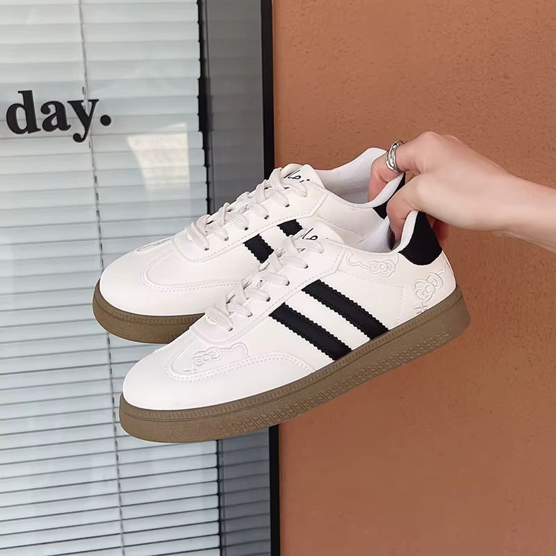 Baskets blanches chics de Style coréen pour femmes, chaussures d'entraînement décontractées à la mode pour tous les jours, à enfiler, avec broderie de chat mignon, toutes saisons, 2025