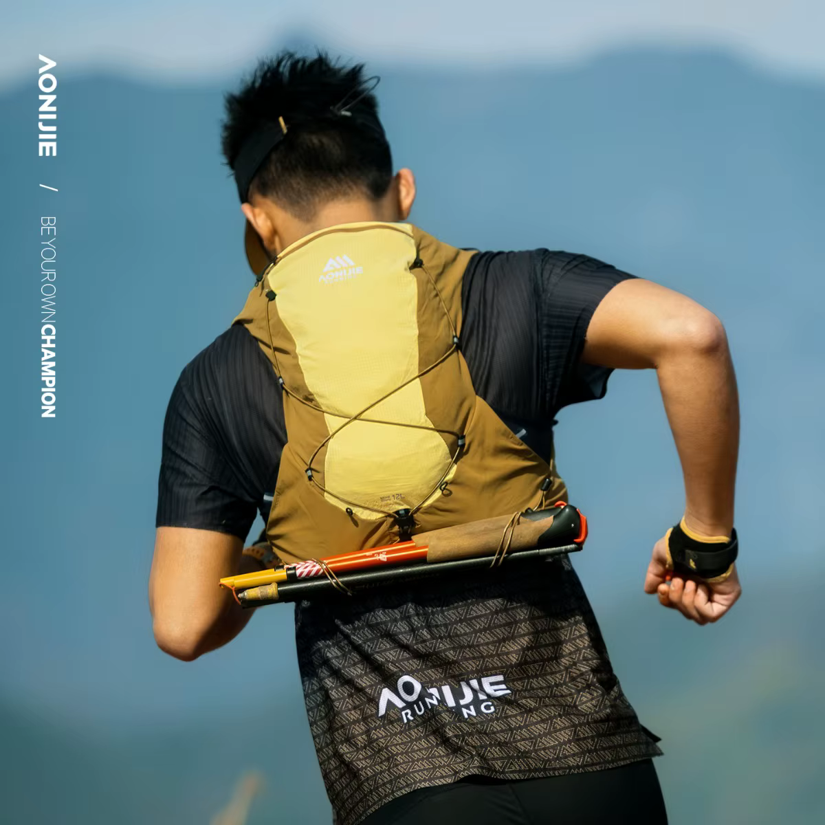 Sac à dos de trail léger AONIJIE Upgrade MB 12L avec plusieurs compartiments de rangement et porte-bâton pour la