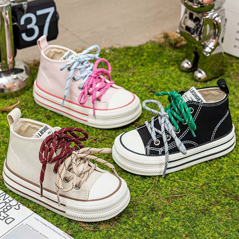 Chaussures en toile pour enfants 2025, chaussures pour enfants de nouveau style printemps et automne, chaussures montantes en tissu pour filles, chaussures simples à semelle souple,