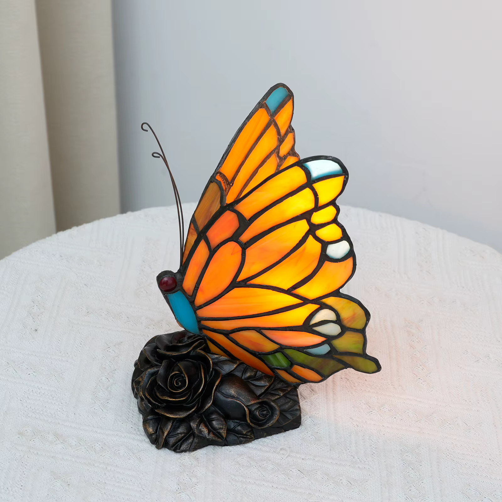 Lampe de table d'appoint en verre Tiffany style papillon orange, lampe de chevet, lampe de nuit, abat-jour fait main pour chambre à coucher, salon