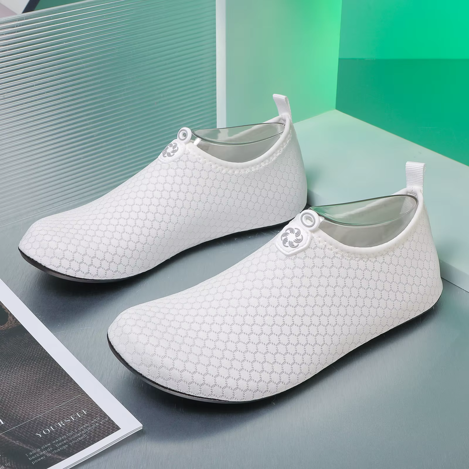 Chaussures aquatiques noires à semelle fine