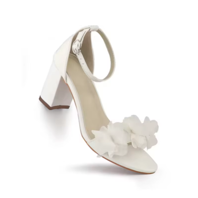 Chaussures de mariage d'été à fleurs blanches