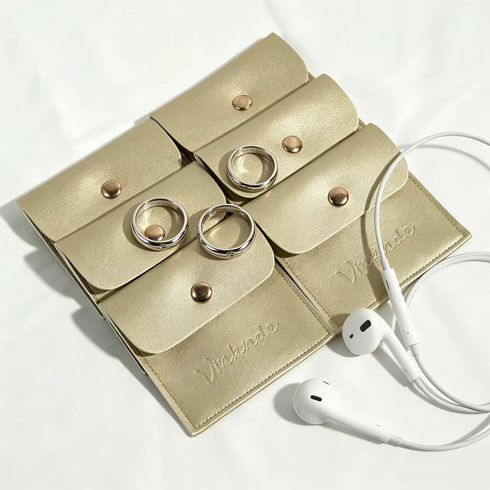 Pochette de luxe en cuir doré pour bijoux