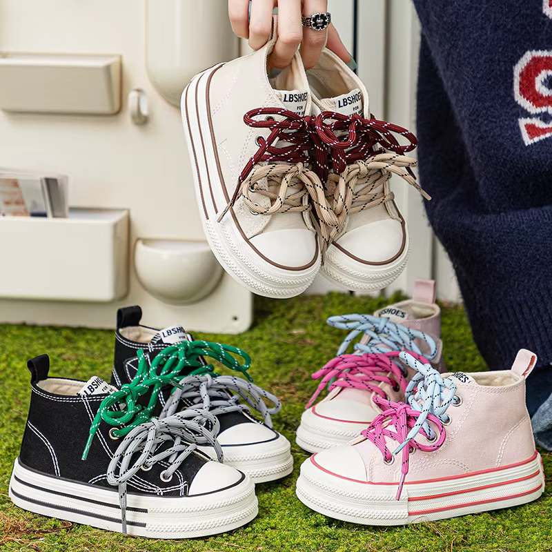 Chaussures en toile pour enfants 2025, chaussures pour enfants de nouveau style printemps et automne, chaussures montantes en tissu pour filles, chaussures simples à semelle souple,
