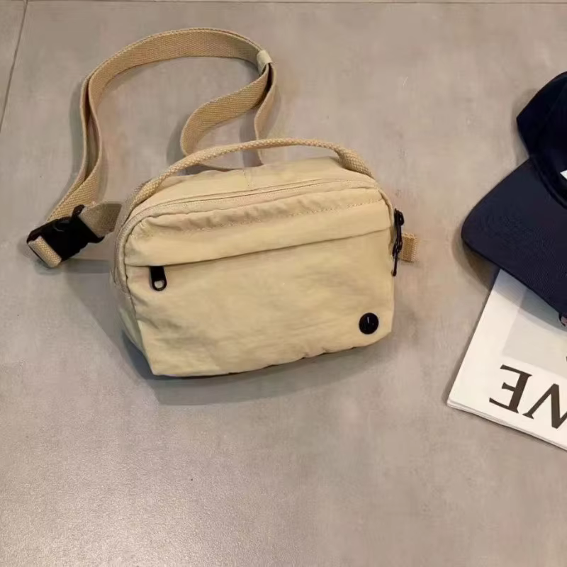 Sac bandoulière carré en toile de nylon coloré, léger et imperméable, pour téléphone portable, nouvelle collection 2026