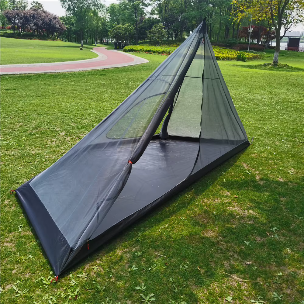 Tente pyramide ultralégère