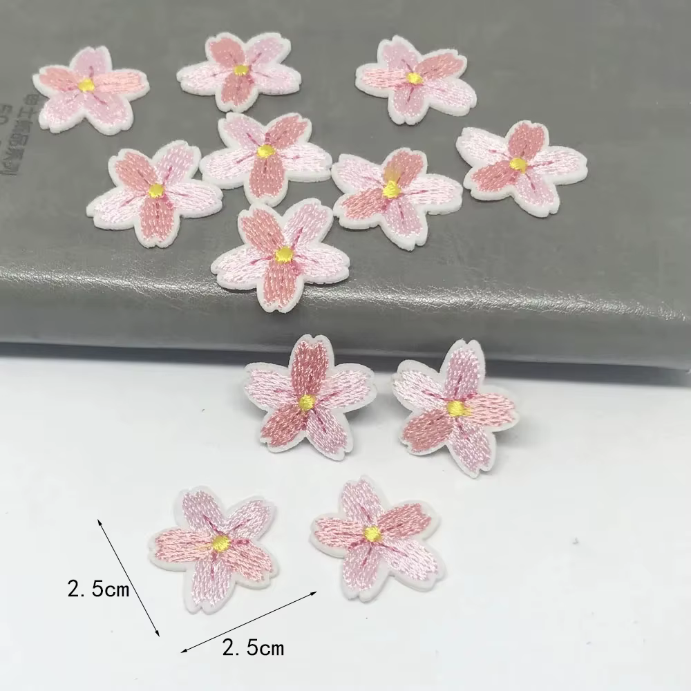 Lot de 10 patchs brodés fleurs de cerisier roses