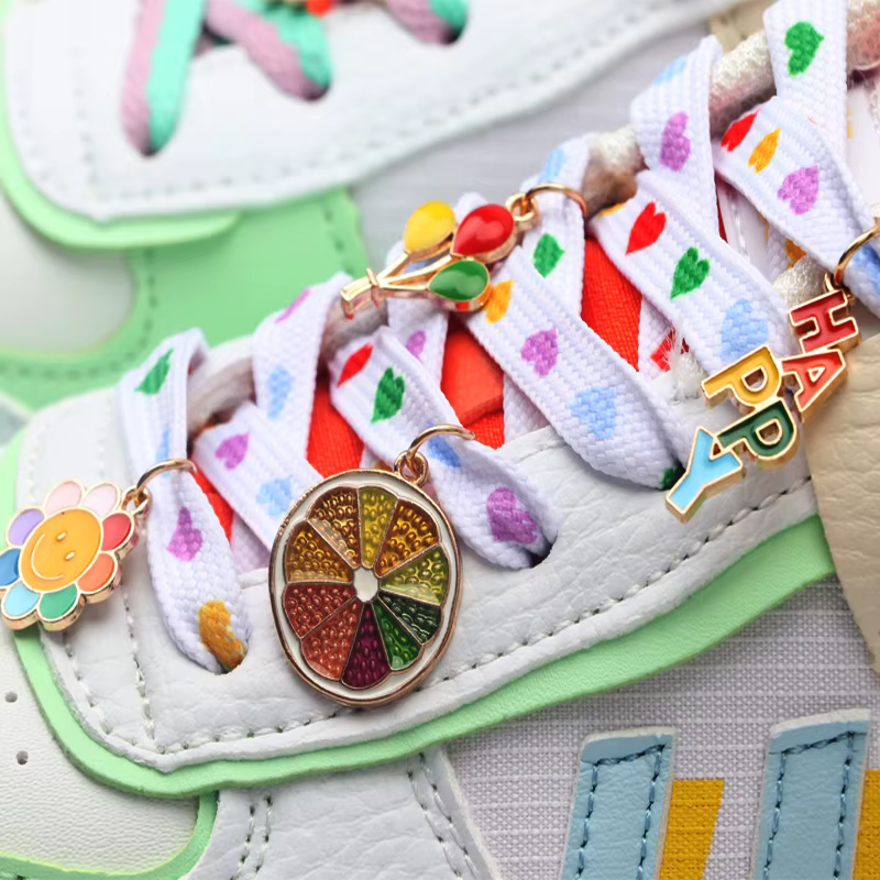 Décorations de lacets de chaussures de sport arc-en-ciel en métal, breloques pour lacets de baskets pour femmes, boucles décoratives pour chaussures, accessoires pour filles