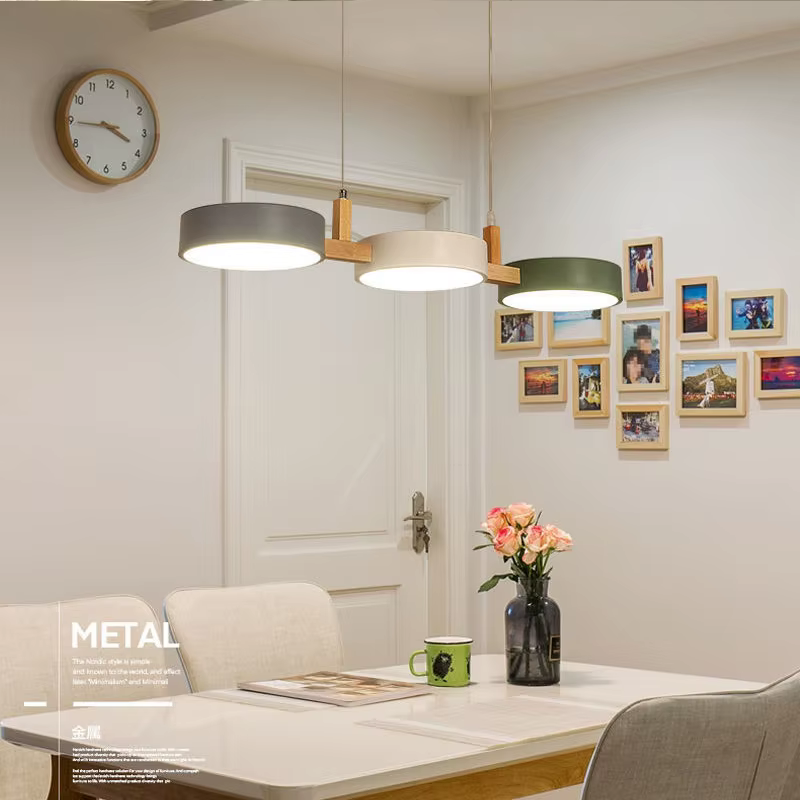 Lampe suspendue LED à trois têtes en forme de macaron