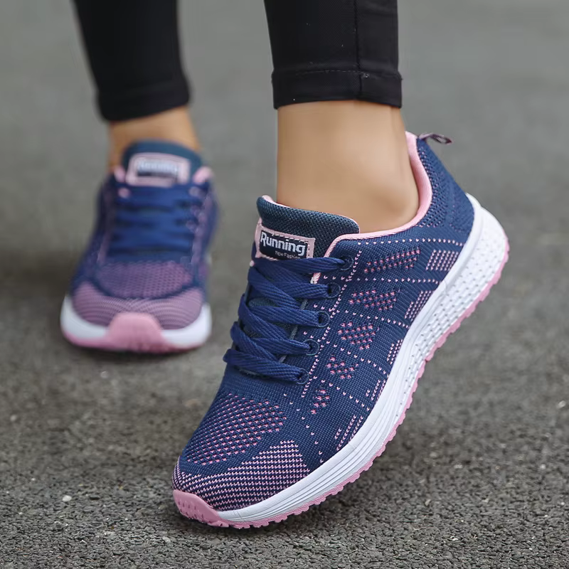 Baskets pour femmes chaussures de Tennis en plein air 2025 nouvelle mode maille à lacets femmes chaussures chaussures de course décontractées plat blanc chaussure vulcanisée