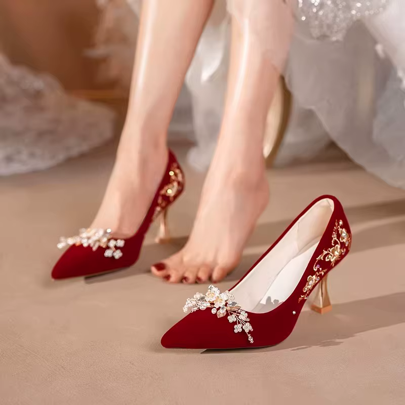 Chaussures de mariage pour femmes, talons hauts en daim brodé, style Xiuhe chinois, confortables pour les pieds