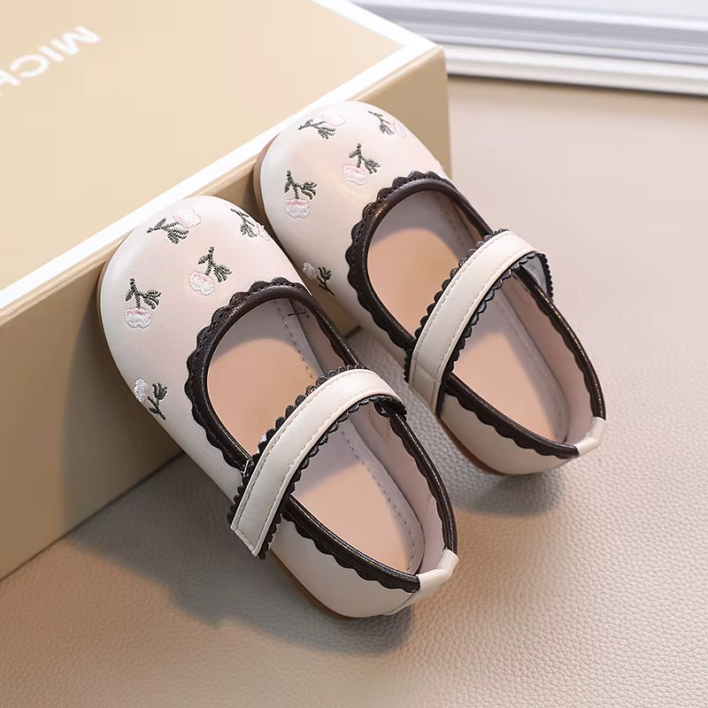 Chaussures décontractées de printemps pour filles, chaussures plates pour enfants avec dentelle florale, couleurs unies, antidérapantes, à la mode, polyvalentes, pour enfants de 4 à 6 ans