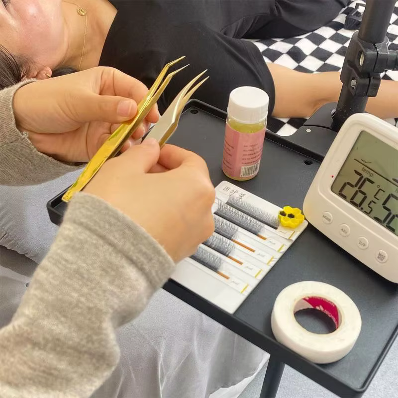 Support de plateau pour cils, lampe demi-lune, pince universelle, plate-forme réglable, outil de plateau cosmétique pour maquillage des cils, 1 pièce