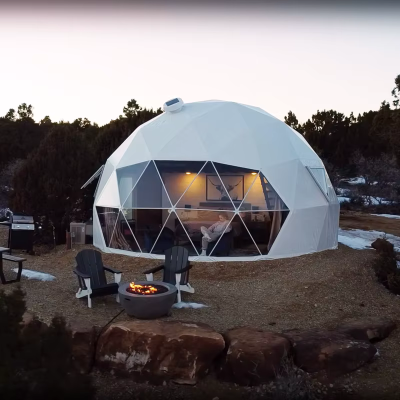 Tente dôme géodésique de luxe pour le glamping en plein air