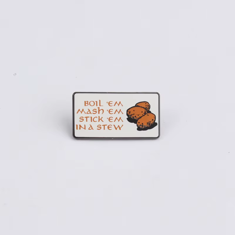 Broche purée de pommes de terre et mijotée Le Seigneur des Anneaux, accessoire de badge drôle.