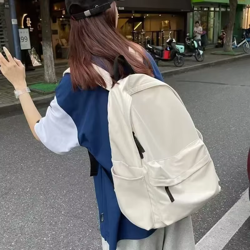 Sac à dos polyvalent noir gris blanc rouge