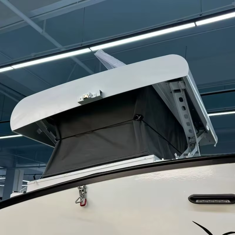 Roulotte de camping Teardrop avec cabine isolée et système de ventilation de toit pour les voyages sur route