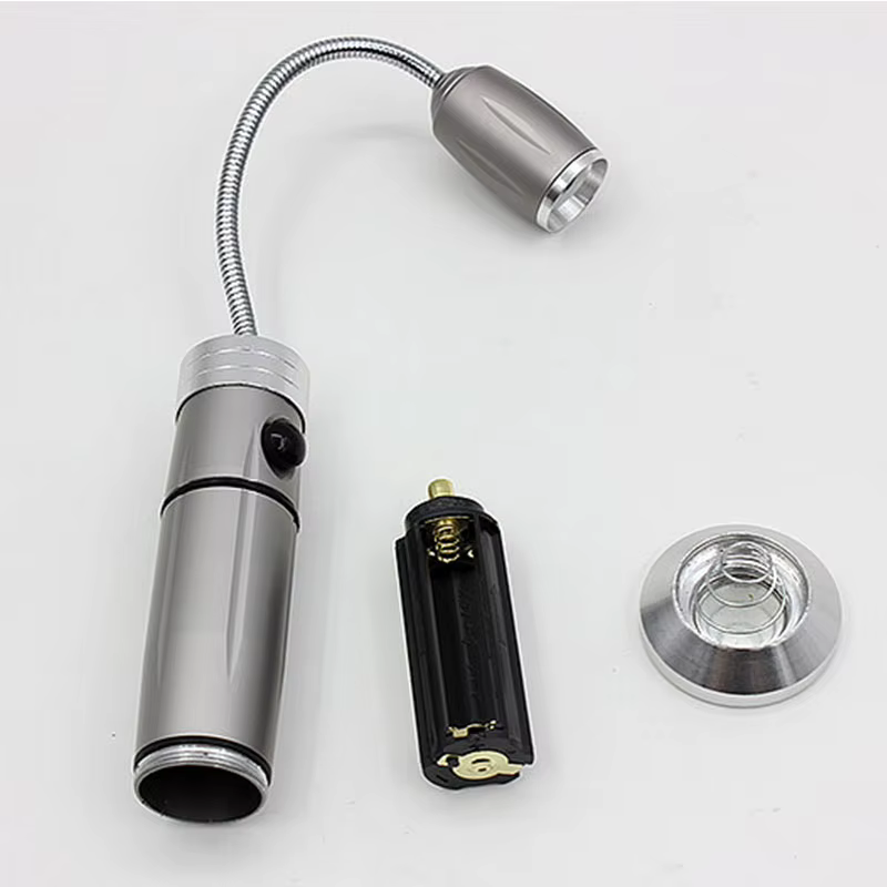 Lampe de poche LED pour barbecue d'extérieur, Zoomable, Super lumineuse, réglable à 360 degrés ° Torche de travail d'urgence de camping avec base magnétique