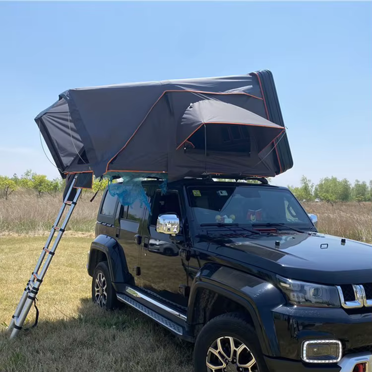 Tente supérieure de toit ouverte sur le côté