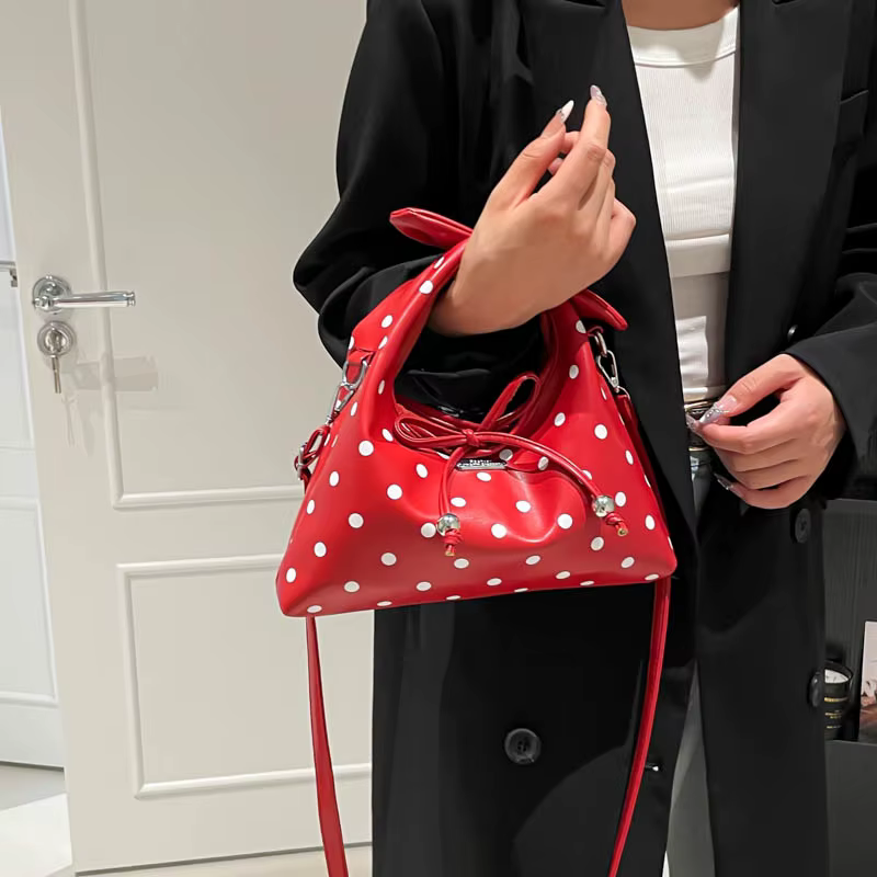 Sac à bandoulière Chic en PU pour femmes, sac à bandoulière en simili cuir, sac à main matelassé, pochette élégante avec chaîne détachable, nouvelle collection 2025