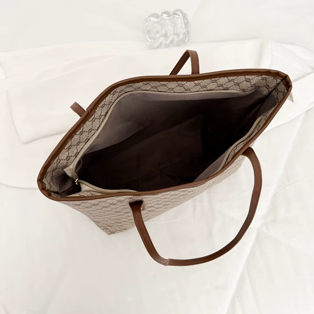 Sac à main vintage de luxe pour femme, imprimé monogramme, rivets, cuir PU, grande capacité, sac fourre-tout à fermeture éclair pour les trajets quotidiens