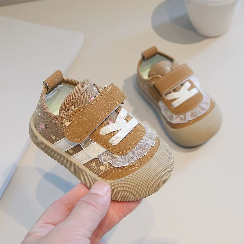 Chaussures d'automne à fleurs pour bébés filles, nouvelles chaussures de sport décontractées à semelles plates et souples, chaussures de marche polyvalentes et élégantes pour enfants