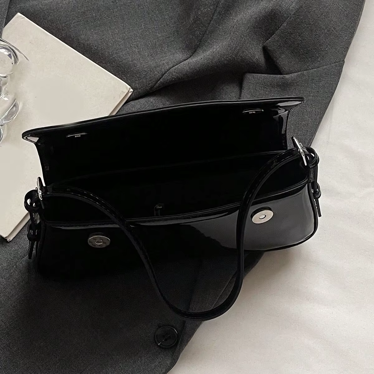 Sac à bandoulière rétro classique à la mode, sac sous les bras haut de gamme pour femmes, léger et élégant, adapté aux déplacements domicile-travail