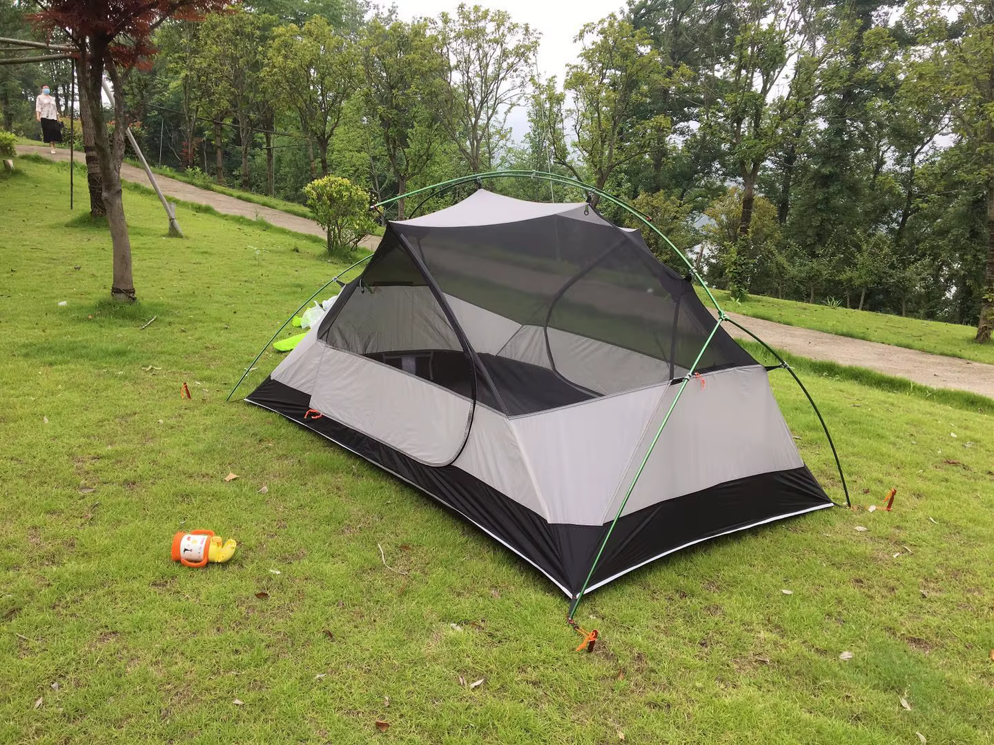 Tente de randonnée enduite de silicone