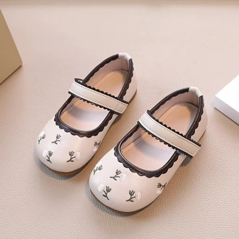 Chaussures décontractées de printemps pour filles, chaussures plates pour enfants avec dentelle florale, couleurs unies, antidérapantes, à la mode, polyvalentes, pour enfants de 4 à 6 ans