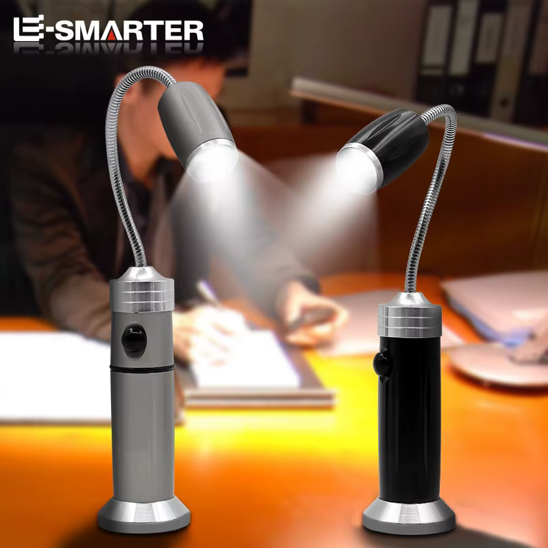 Lampe de poche LED pour barbecue d'extérieur, Zoomable, Super lumineuse, réglable à 360 degrés ° Torche de travail d'urgence de camping avec base magnétique