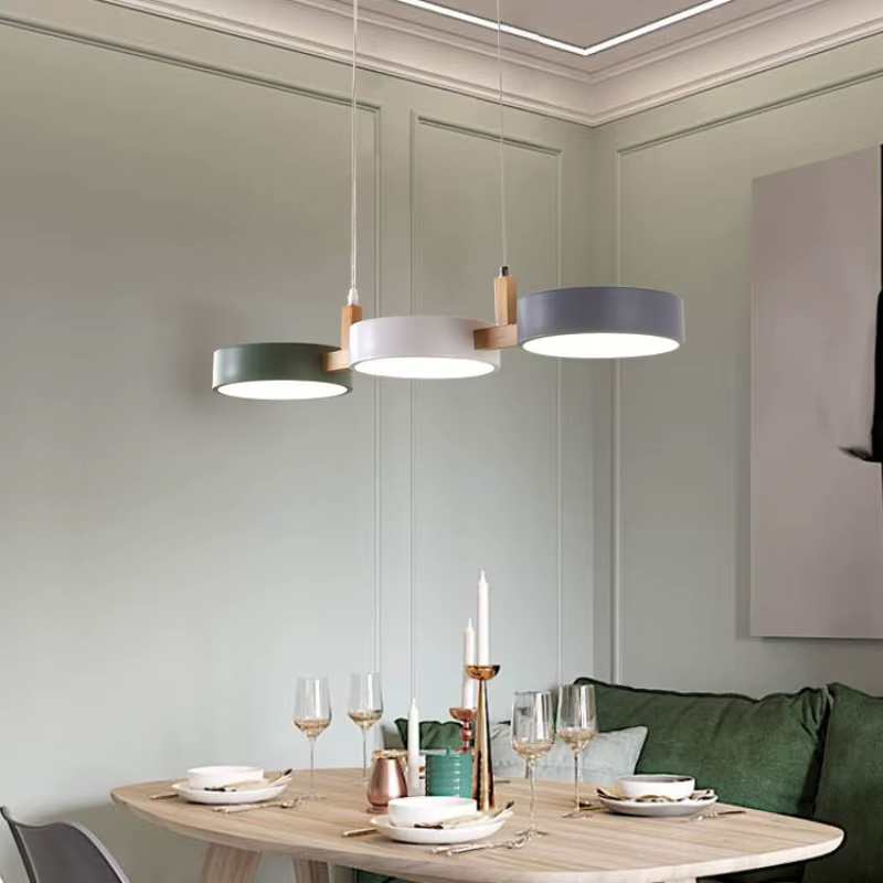 Lampe suspendue LED à trois têtes en forme de macaron