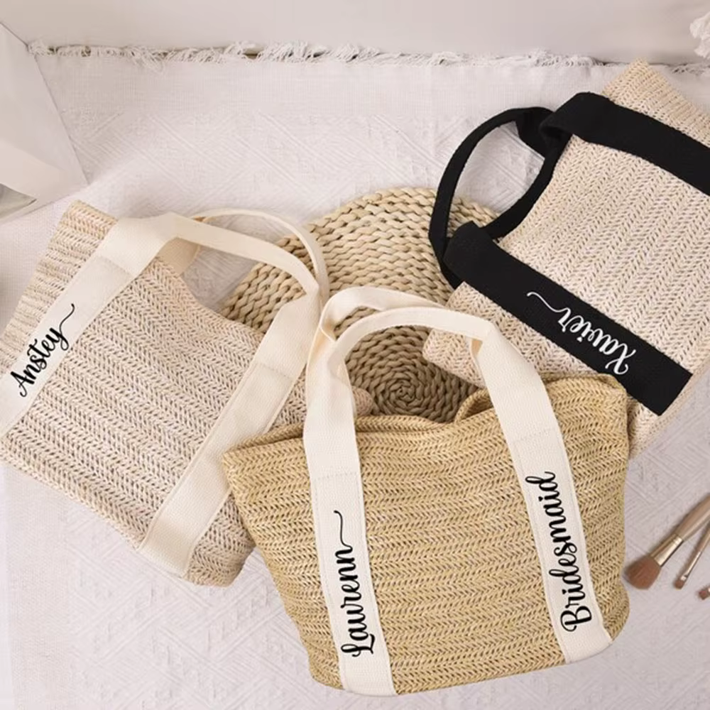 Sac fourre-tout tissé en paille avec texte personnalisé, cadeaux de demoiselle d'honneur personnalisés, cadeaux de fête d'enterrement de vie de jeune fille, sac de plage en toile de jute