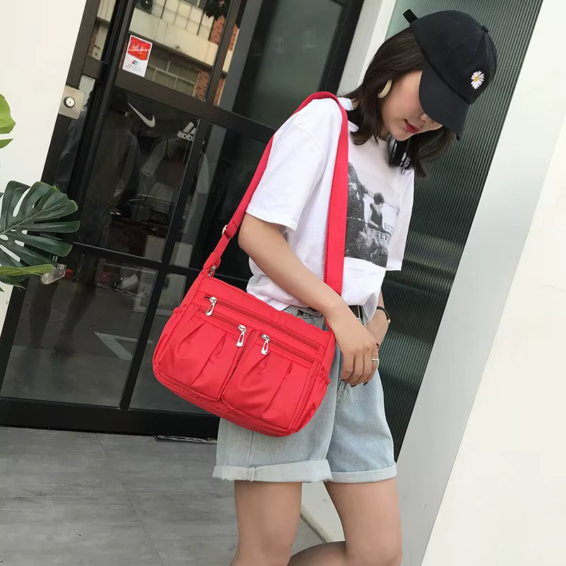 Sac à bandoulière en nylon grande capacité, compartiments multi-couches, sac bandoulière tendance pour les trajets quotidiens et les sorties, adapté aux M...