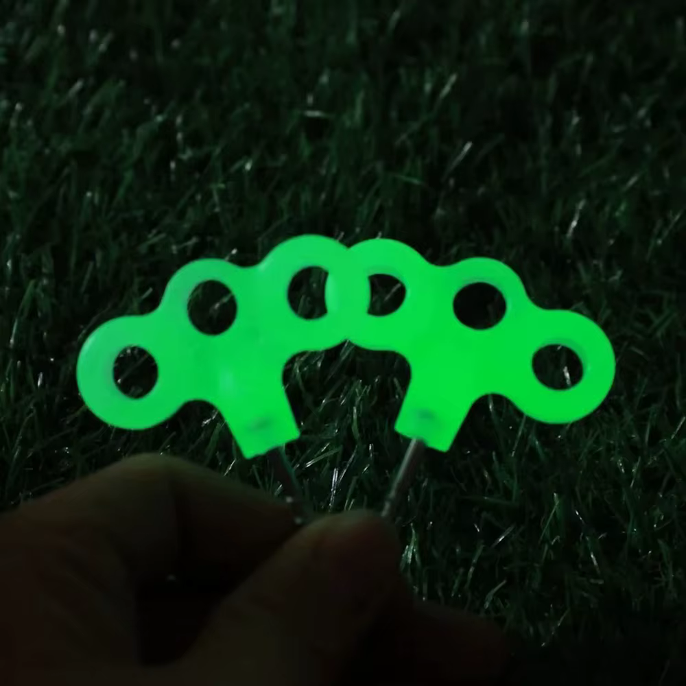 Lot de 4/6 crochets à vis pour tente, boucles de corde, accessoires de camping et randonnée, équipement de voyage lumineux, attaches pour tente, accessoires de fixation