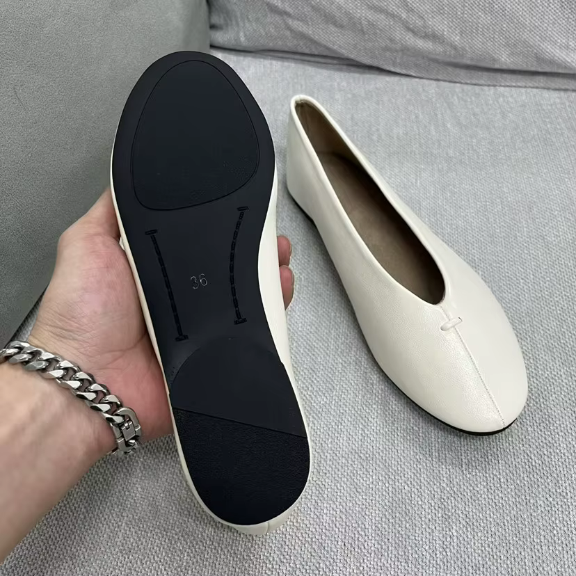 Chaussures plates confortables en cuir à bout rond pour femme, style ballerines décontractées à enfiler, idéales pour le quotidien