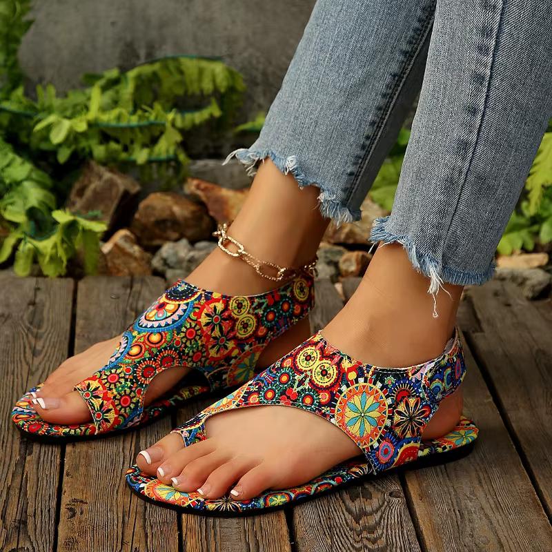 Nouvelles sandales plates bohèmes imprimées pour femmes 2026 – Chaussures décontractées à enfiler de style ethnique, confortables pour l'été, à bout rond