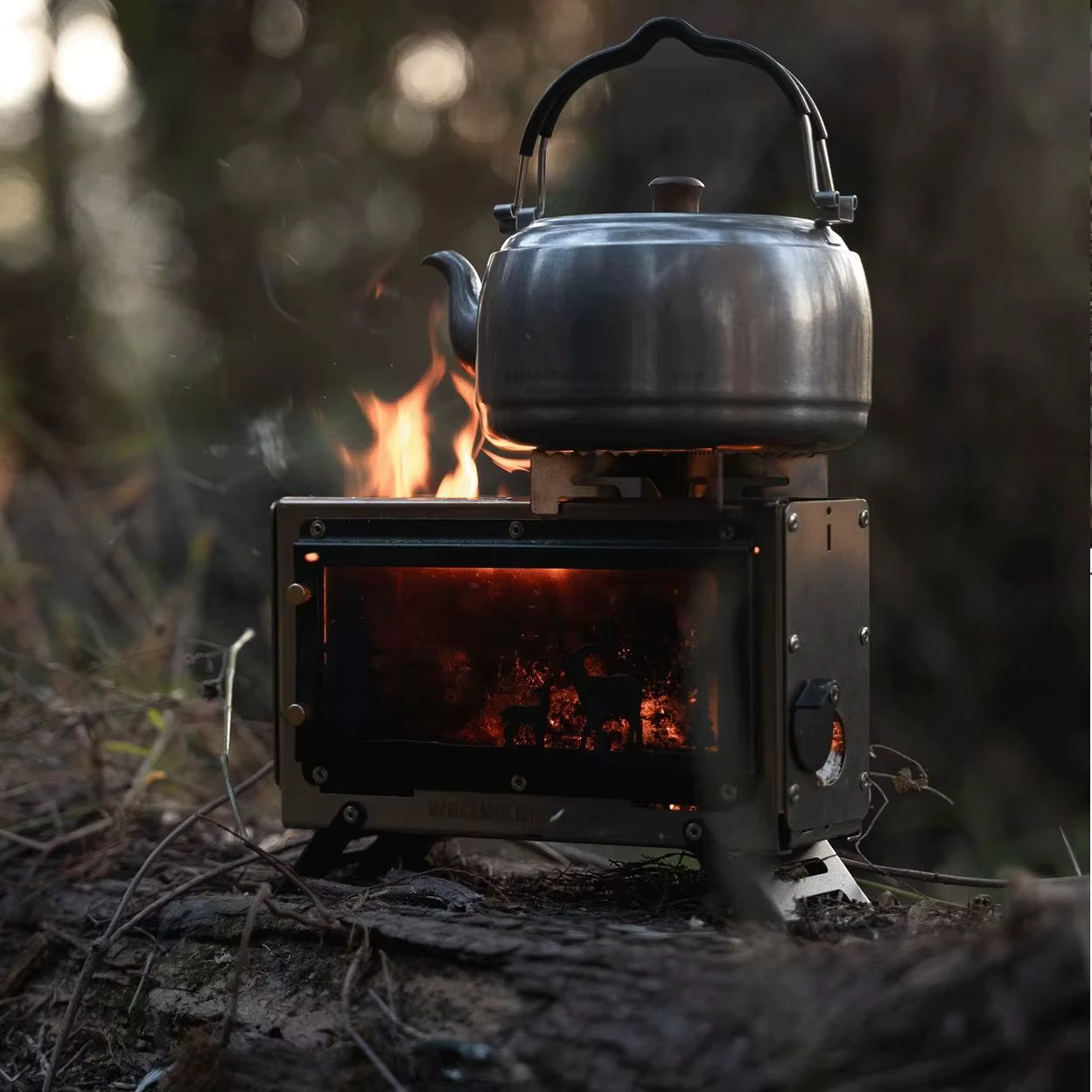 Petit réchaud à charbon de bois pour le camping